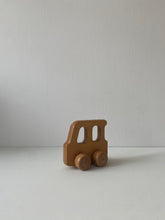 Afbeelding in Gallery-weergave laden, second life | vintage houten auto

