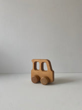 Afbeelding in Gallery-weergave laden, second life | vintage houten auto
