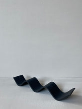 Afbeelding in Gallery-weergave laden, Wierrookhouder | Wavy | zwart

